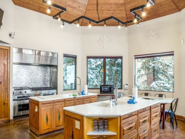 Telluride Vacation Home with 5 Bedrooms and Loft Sleeps 18