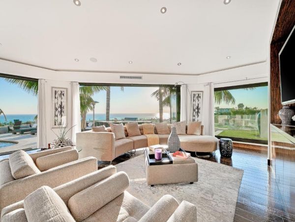 Luxury La Jolla Six Bedroom Home with Pool & Spa Sleeps 12