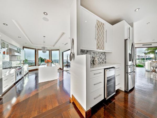 Luxury La Jolla Six Bedroom Home with Pool & Spa Sleeps 12