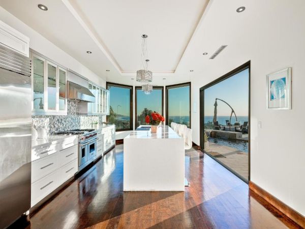Luxury La Jolla Six Bedroom Home with Pool & Spa Sleeps 12