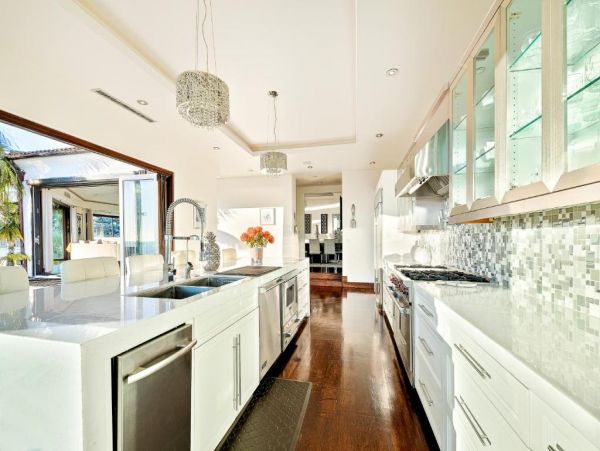 Luxury La Jolla Six Bedroom Home with Pool & Spa Sleeps 12