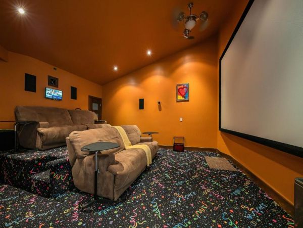 Luxury La Jolla Six Bedroom Home with Pool & Spa Sleeps 12