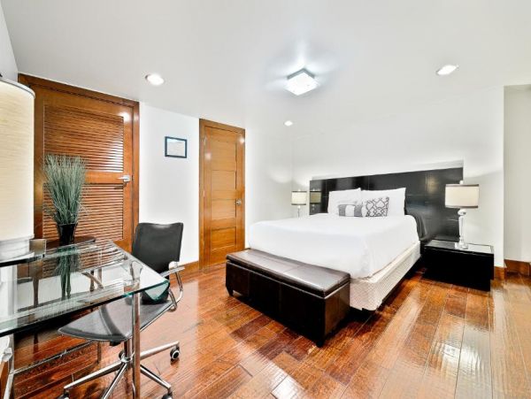 Luxury La Jolla Six Bedroom Home with Pool & Spa Sleeps 12