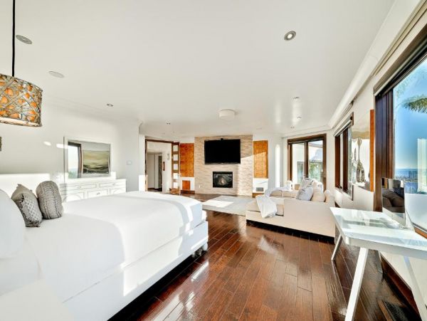 Luxury La Jolla Six Bedroom Home with Pool & Spa Sleeps 12