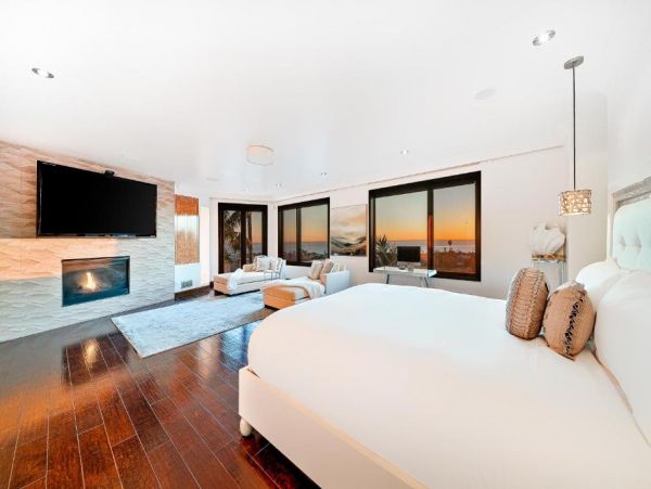 Luxury La Jolla Six Bedroom Home with Pool & Spa Sleeps 12