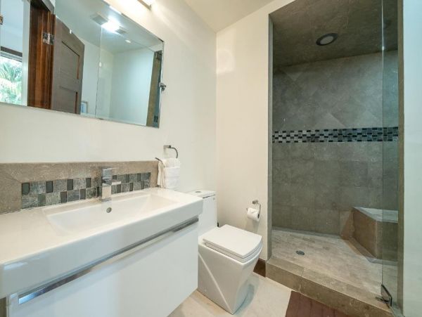 Luxury La Jolla Six Bedroom Home with Pool & Spa Sleeps 12