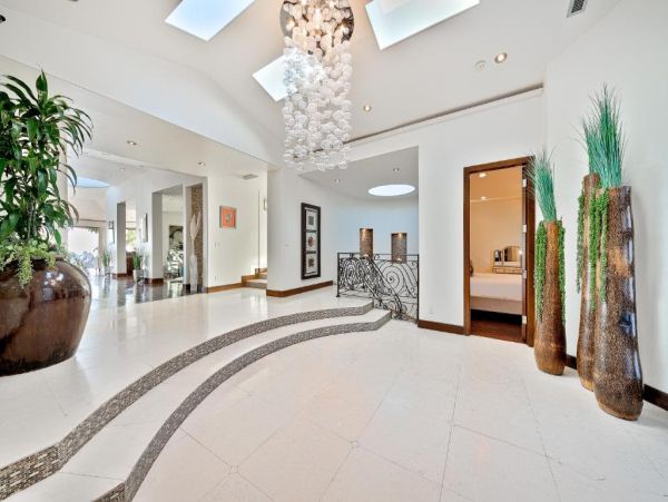 Luxury La Jolla Six Bedroom Home with Pool & Spa Sleeps 12