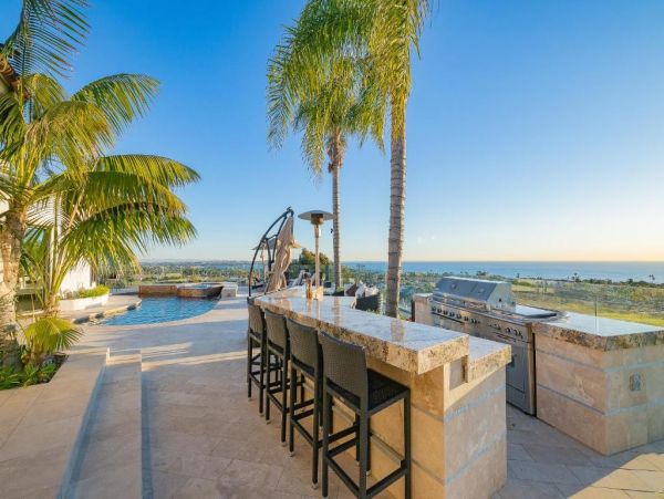 Luxury La Jolla Six Bedroom Home with Pool & Spa Sleeps 12