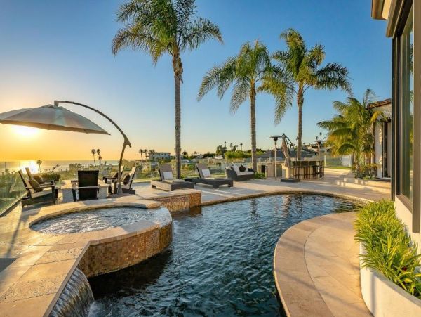 Luxury La Jolla Six Bedroom Home with Pool & Spa Sleeps 12