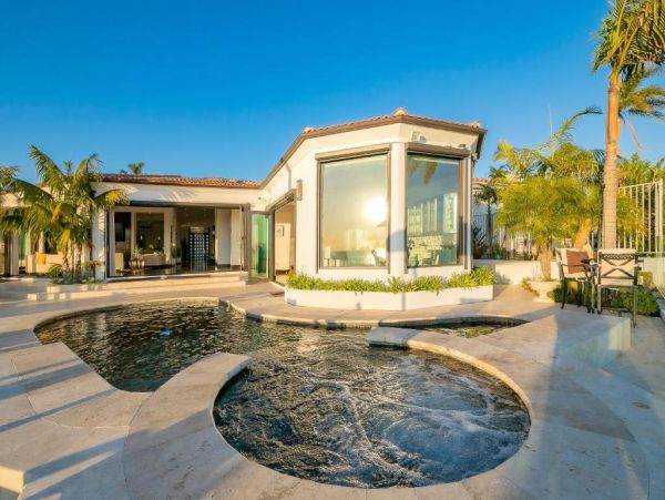Luxury La Jolla Six Bedroom Home with Pool & Spa Sleeps 12