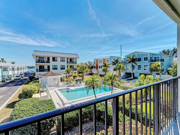 First Floor 2 Bedroom Condo in Bradenton Beach Sleeps 6