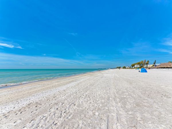 First Floor 2 Bedroom Condo in Bradenton Beach Sleeps 6
