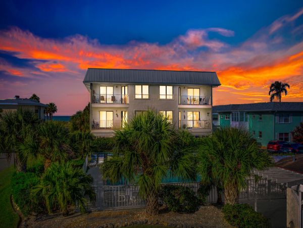 First Floor 2 Bedroom Condo in Bradenton Beach Sleeps 6