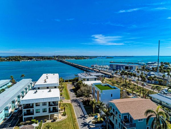 First Floor 2 Bedroom Condo in Bradenton Beach Sleeps 6