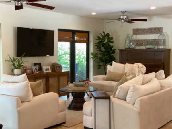 Naples 3 Bedroom Home with Pool Sleeps 6 Walk To Beach