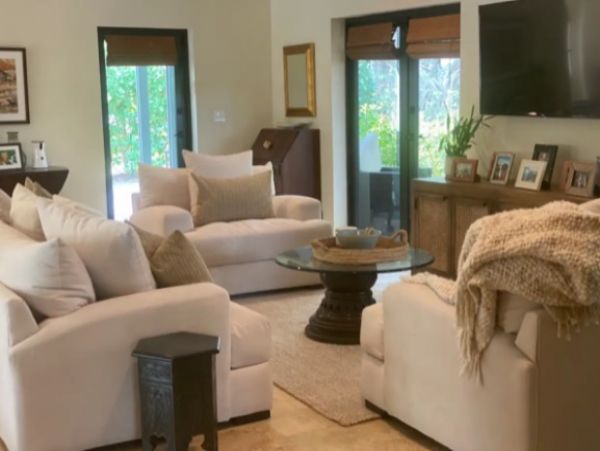 Naples 3 Bedroom Home with Pool Sleeps 6 Walk To Beach