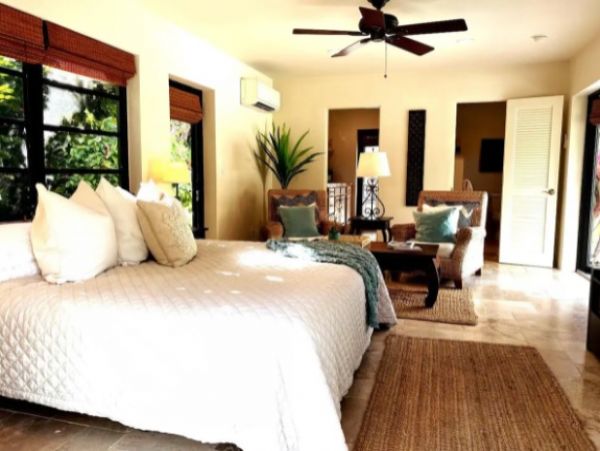 Naples 3 Bedroom Home with Pool Sleeps 6 Walk To Beach