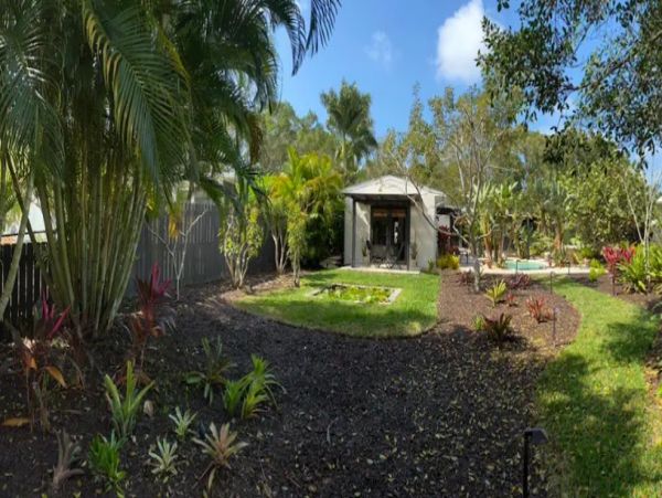 Naples 3 Bedroom Home with Pool Sleeps 6 Walk To Beach