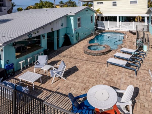 Fort Myers Triplex 6 Bedroom Rental with Pool Walk to Beach