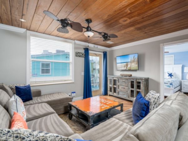 Fort Myers Triplex 6 Bedroom Rental with Pool Walk to Beach