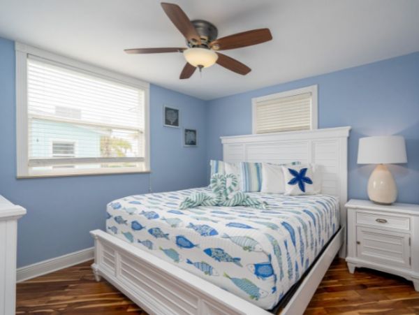 Fort Myers Triplex 6 Bedroom Rental with Pool Walk to Beach