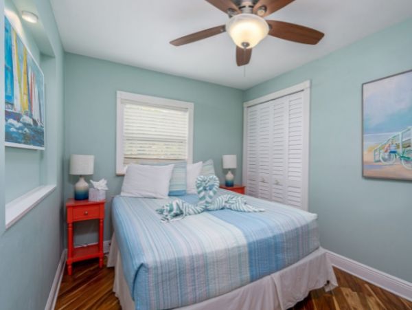 Fort Myers Triplex 6 Bedroom Rental with Pool Walk to Beach