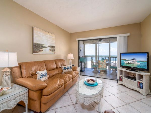 Beachfront Two Bedroom Vacation Condo in Fort Myers