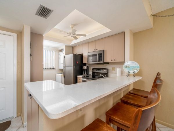 Beachfront Two Bedroom Vacation Condo in Fort Myers