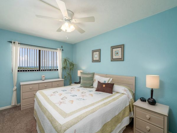 Beachfront Two Bedroom Vacation Condo in Fort Myers