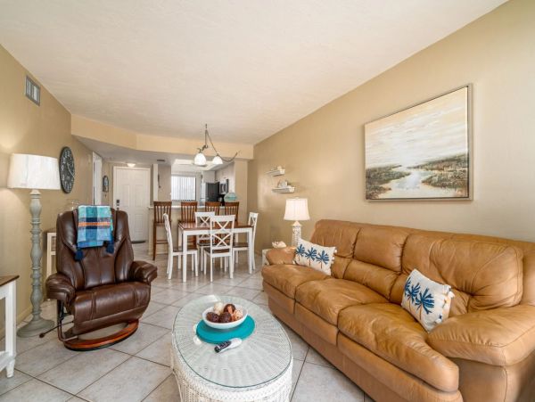 Beachfront Two Bedroom Vacation Condo in Fort Myers