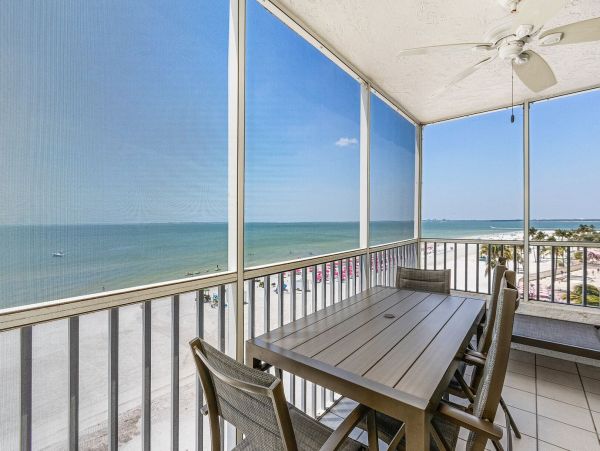 Fort Myers 2 Bedroom Condo with Ocean Views & Balcony