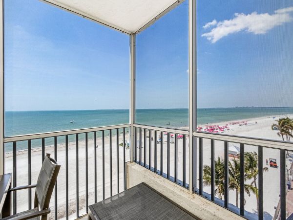 Fort Myers 2 Bedroom Condo with Ocean Views & Balcony