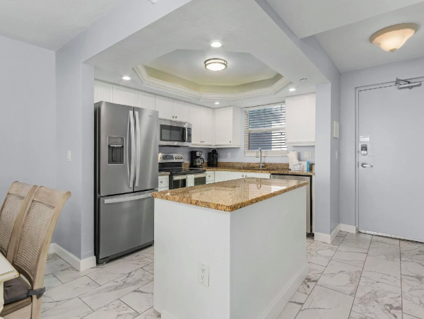 Fort Myers 2 Bedroom Condo with Ocean Views & Balcony
