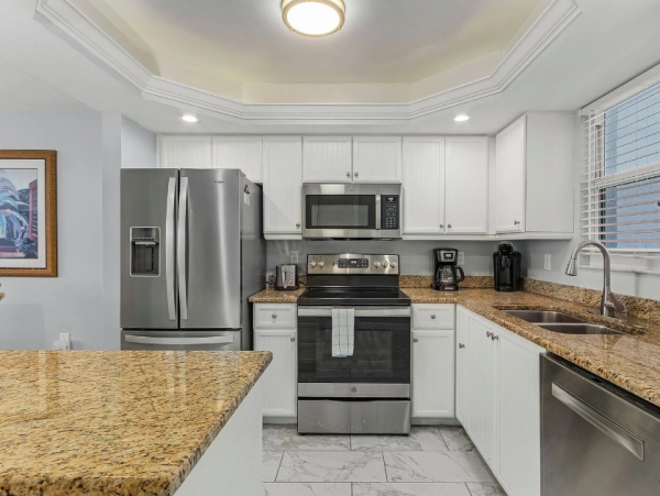 Fort Myers 2 Bedroom Condo with Ocean Views & Balcony