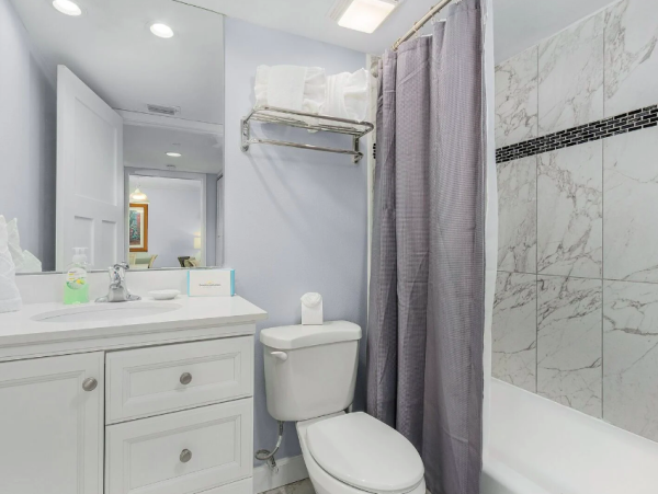 Fort Myers 2 Bedroom Condo with Ocean Views & Balcony