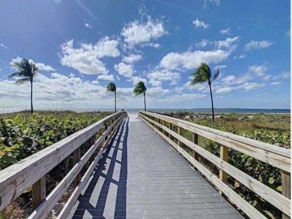 Fort Myers 2 Bedroom Condo with Ocean Views & Balcony