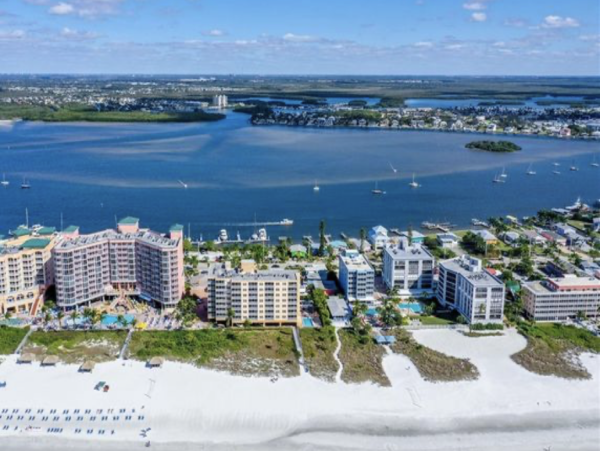 Fort Myers 2 Bedroom Condo with Ocean Views & Balcony