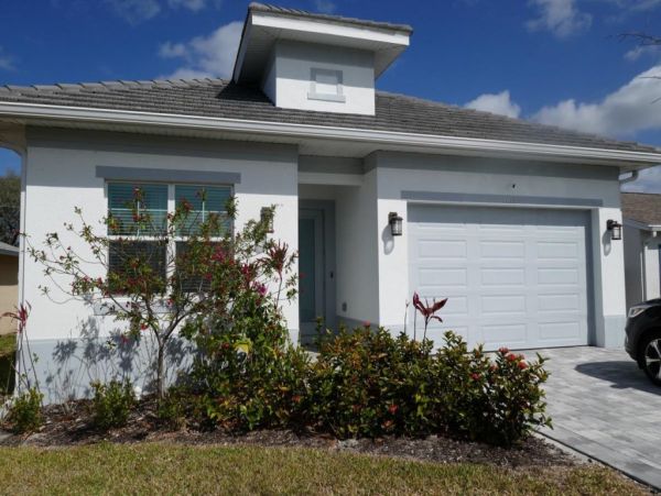 Three Bedroom Pool Home in Naples Sleeps Six Guests