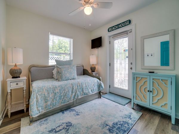 Bradenton Beach Vacation Home Four Bedroom 2 Blocks to Beach