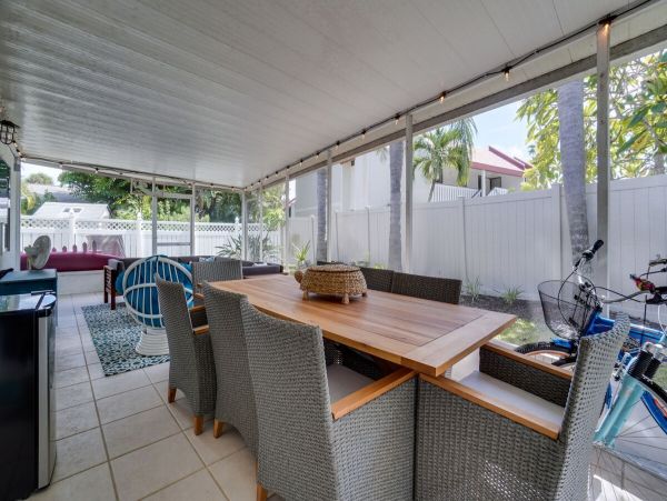 Bradenton Beach Vacation Home Four Bedroom 2 Blocks to Beach