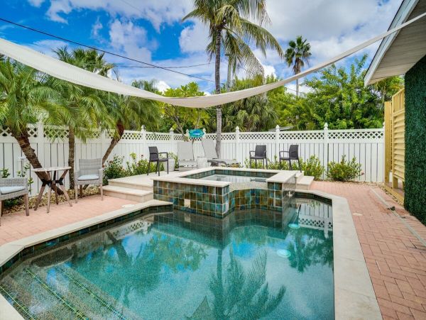 Bradenton Beach Vacation Home Four Bedroom 2 Blocks to Beach