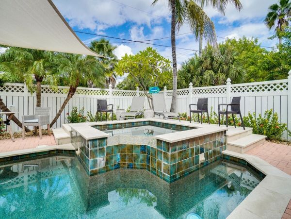 Bradenton Beach Vacation Home Four Bedroom 2 Blocks to Beach