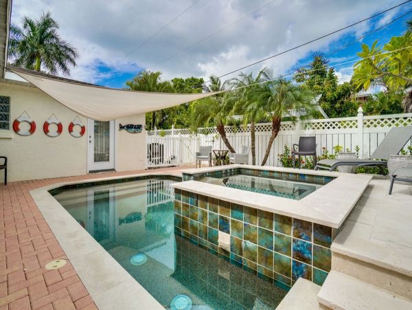 Bradenton Beach Vacation Home Four Bedroom 2 Blocks to Beach