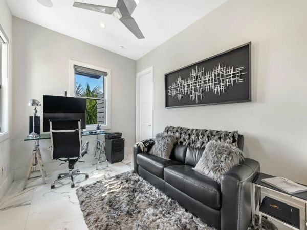 Luxury Four Bedroom Beachfront Vacation Home in Fort Myers