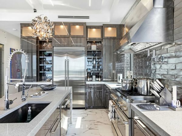 Luxury Four Bedroom Beachfront Vacation Home in Fort Myers