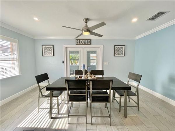 Family Friendly Naples Home Minutes Away from the Beach