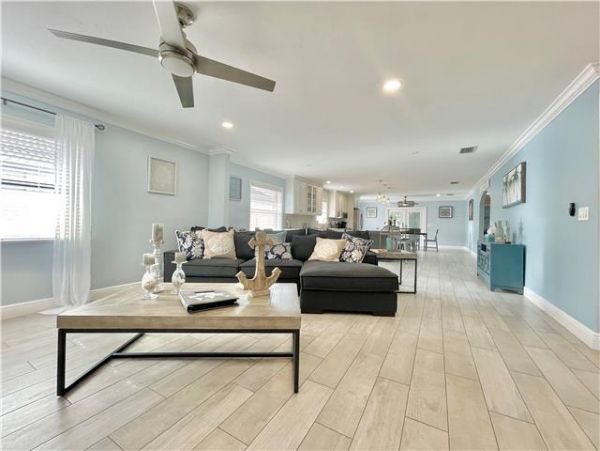 Family Friendly Naples Home Minutes Away from the Beach