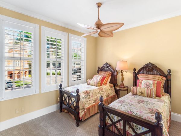 Bonita Springs Luxury Vacation Pool Villa Sleeps Eight