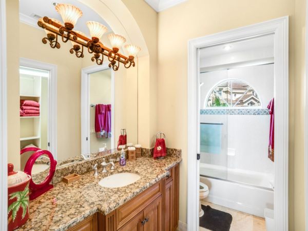 Bonita Springs Luxury Vacation Pool Villa Sleeps Eight