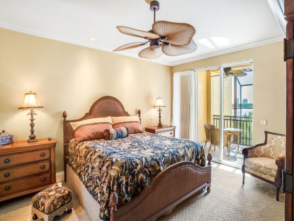 Bonita Springs Luxury Vacation Pool Villa Sleeps Eight